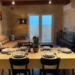 Heritage Living With Spectacular Views Lejlighed Ta' Abram