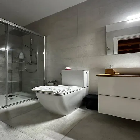 Heritage Living With Spectacular Views *