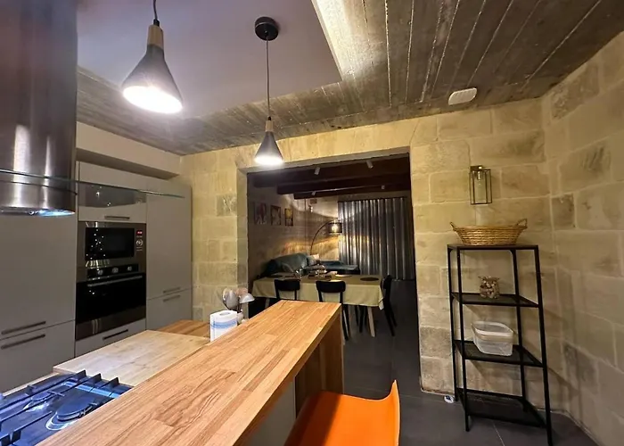 Heritage Living With Spectacular Views * Ta' Abram