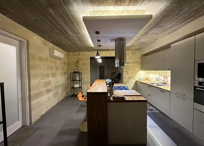 Heritage Living With Spectacular Views